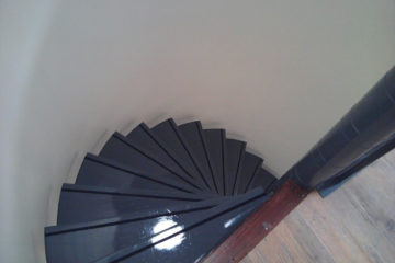 binnen schilderwerk schilder in amersfoort trap blauw trap schilderen romandeklusman.nl