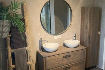 badkamer renovatie met trap en stucwerk